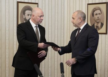 Най-голямата парламентарна група в България отказа мандат за съставяне на правителство на 12 януари 2026 г.