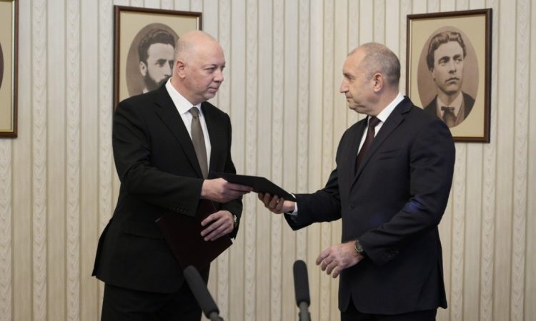 Най-голямата парламентарна група в България отказа мандат за съставяне на правителство на 12 януари 2026 г.