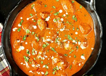 Индийско пиле с масло (Butter Chicken) – класическо основно ястие с кремообразен сос