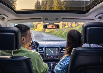 Как да намалим умората при дълго шофиране – лесни корекции зад волана