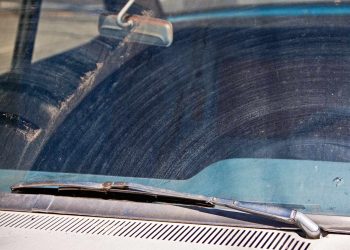 Как да спрем ивиците от чистачките на автомобила – бързо решение без смяна