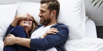 Какво прави една връзка устойчива: съветите на реални двойки от Reddit